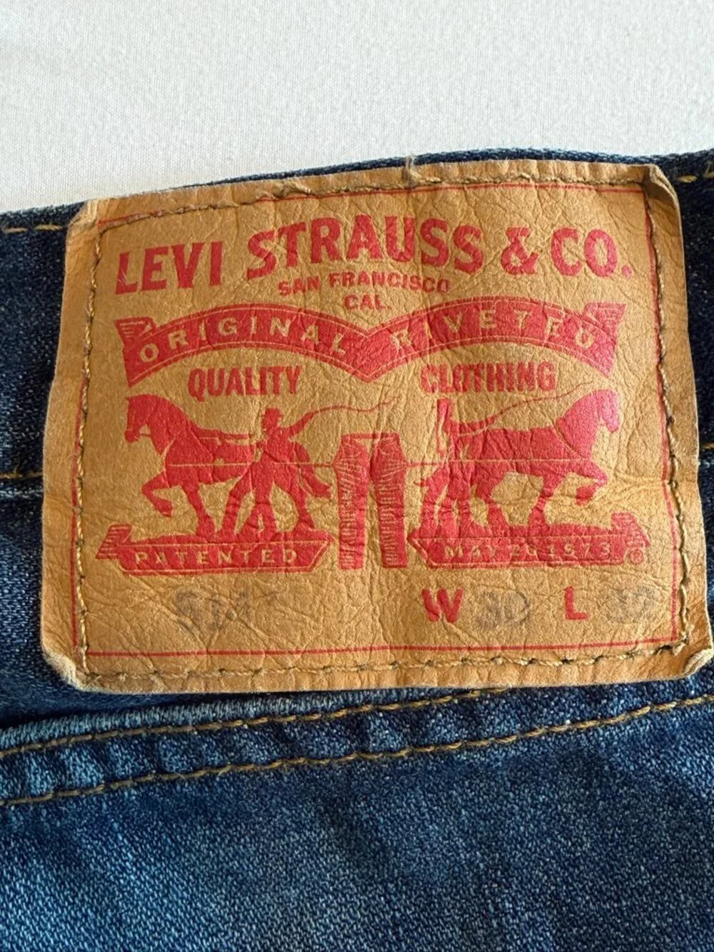 Levis 514 Straight Leg Distressed Denim Blue Jeans 30 32